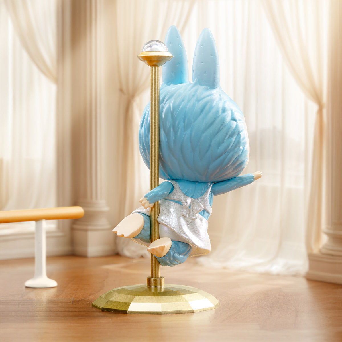 Figura de gimnasia rítmica LABUBU