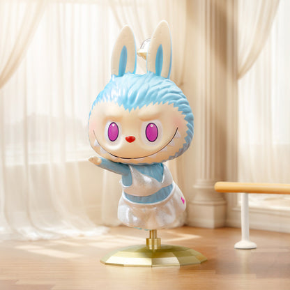Figura de gimnasia rítmica LABUBU